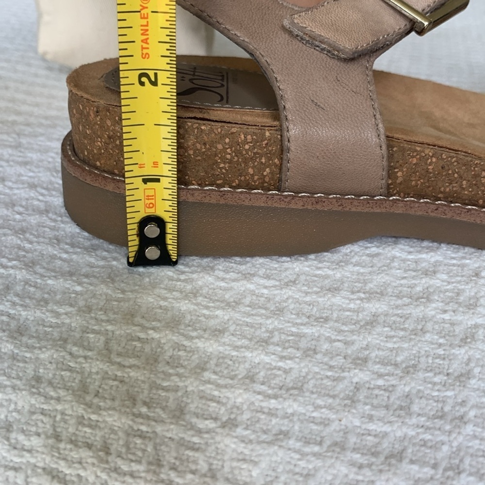 Sofft taupe and metallic snakeskin leather sandals size 7 - Picture 9 of 10